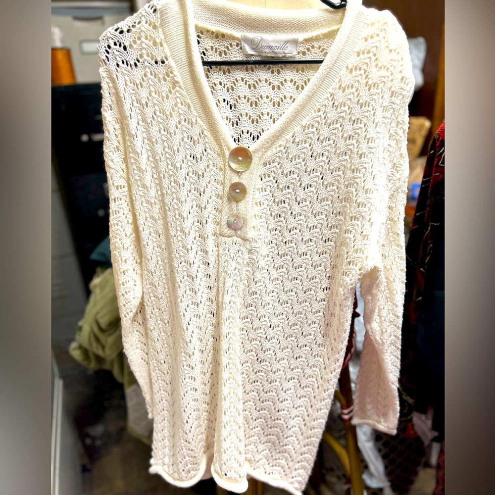 ❤️V I n t a g e blouse crochet vibes mint condition beautiful buttons